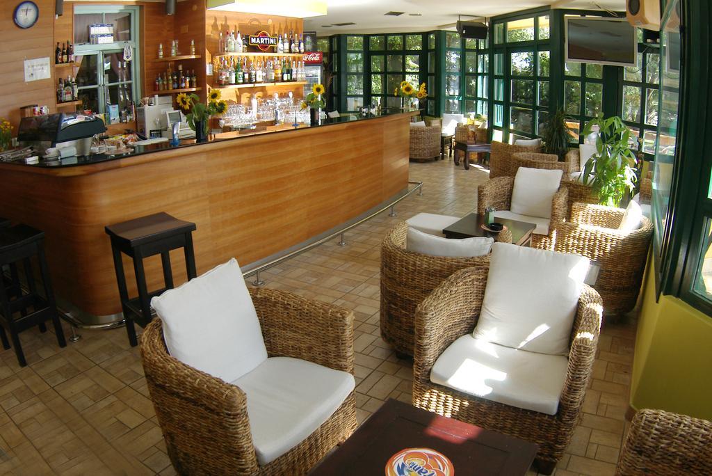 Hotel Risnjak デルニツェ エクステリア 写真