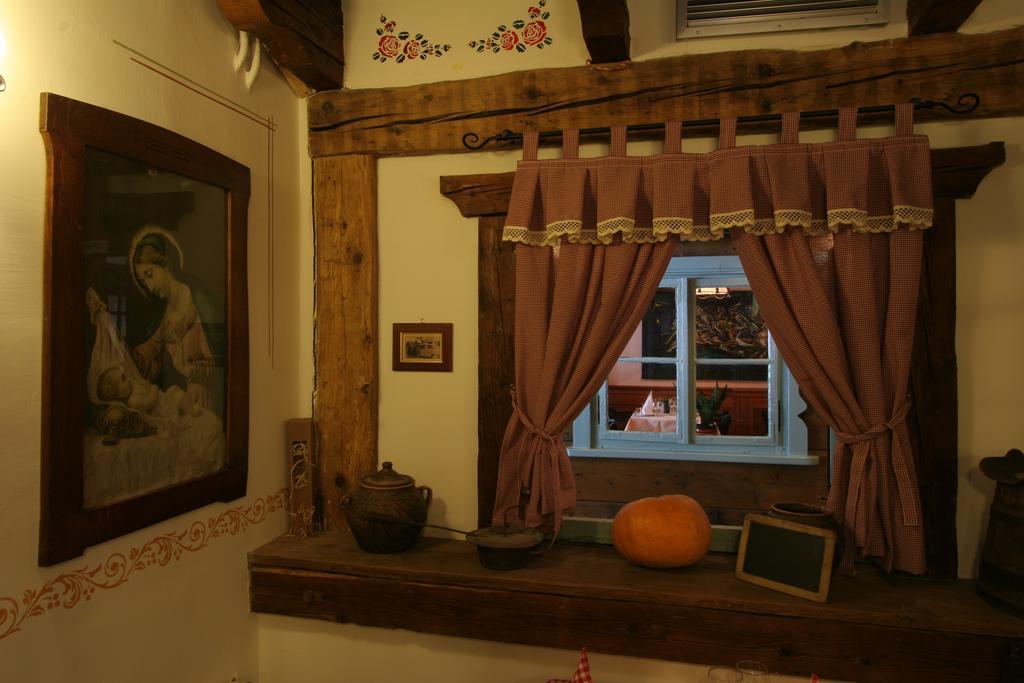 Hotel Risnjak デルニツェ エクステリア 写真